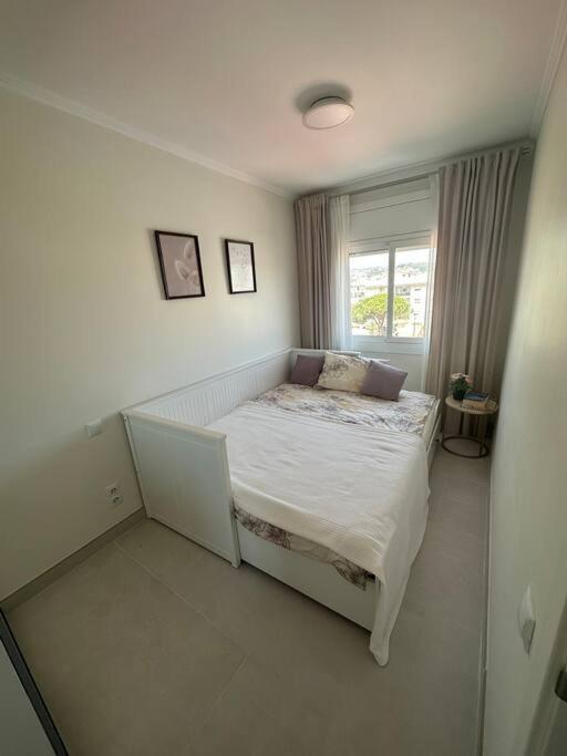 Cunit, Front Line With Sea View Apartment Екстериор снимка