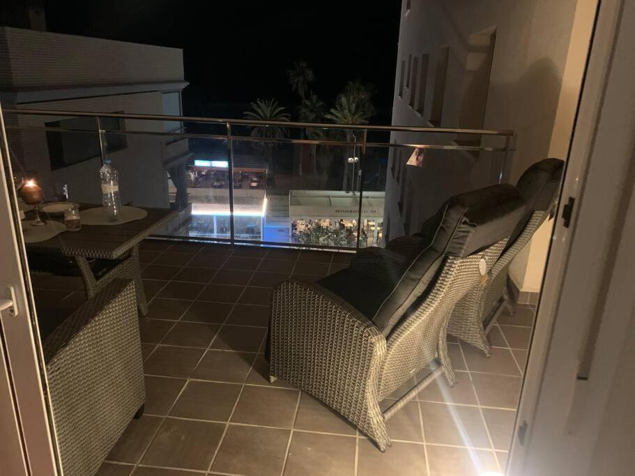 Cunit, Front Line With Sea View Apartment Екстериор снимка